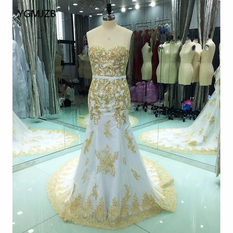 Женское вечернее платье белое арабское с золотистой вышивкой вышитое бисером