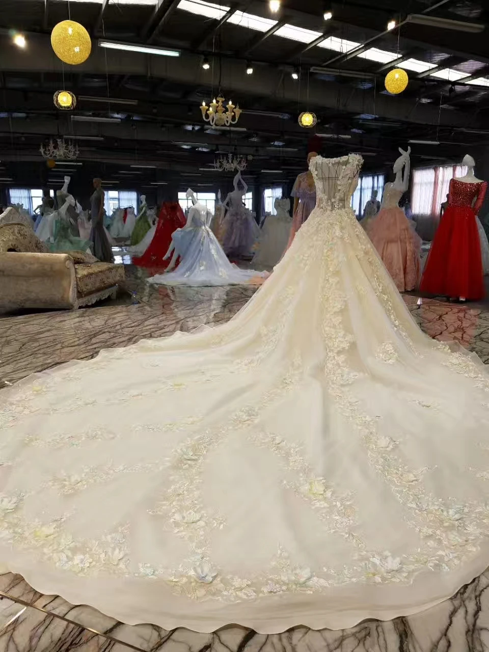 Высококачественное новое модное кружевное бальное платье с кристаллами и