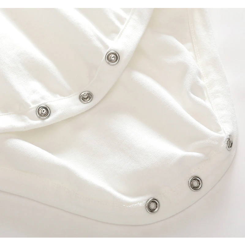 Комплект одежды для новорожденных хлопковый белый комбинезон + короткие шорты 6-24