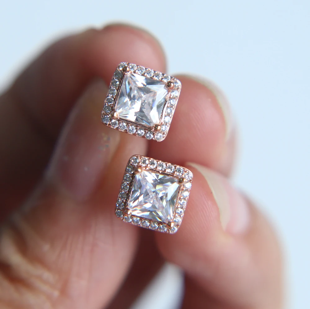 Сверкающие квадратные серьги-гвоздики цвета розового золота с сердечками и