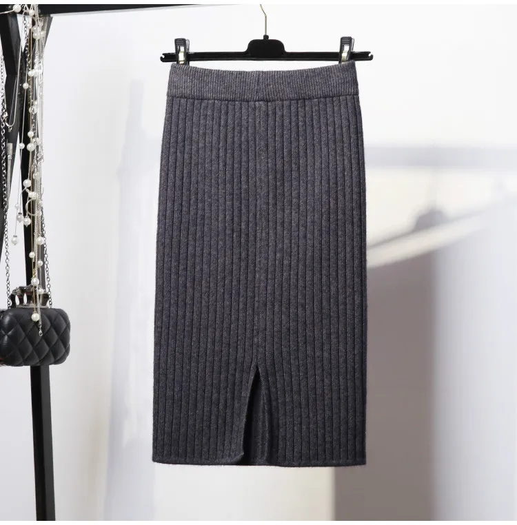 Женская облегающая юбка карандаш средней длины с разрезом сзади осенне зимняя