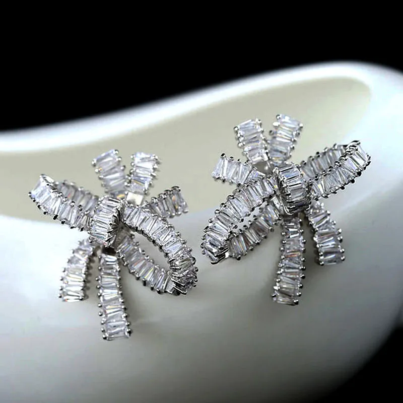 Роскошные серьги-гвоздики белого и золотого цвета с большим бантом для женщин