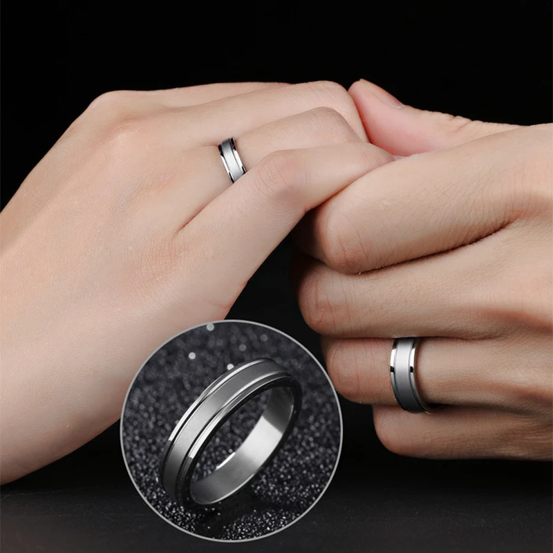 Тусклые полированные обручальные кольца любителей пара колец романтический