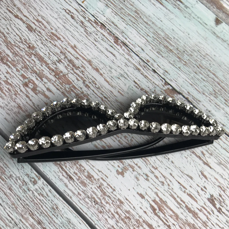 Женские солнцезащитные очки кошачий глаз черного цвета со стразами вокруг