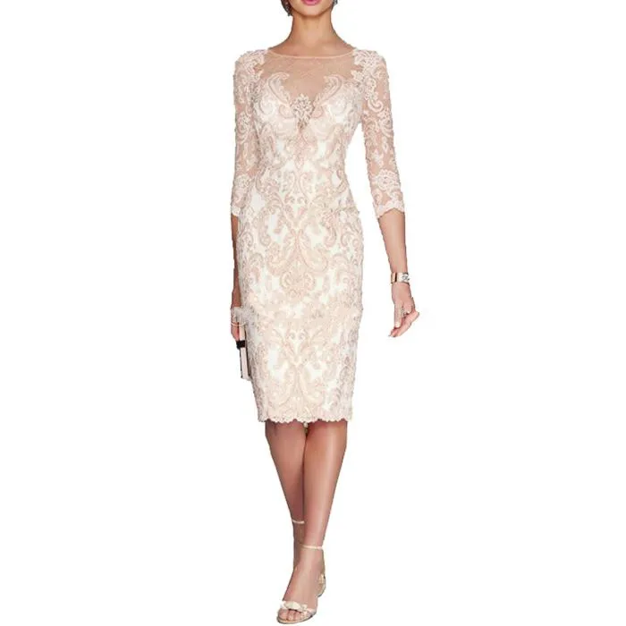 Кружевное платье футляр с вырезом лодочкой и аппликацией для мамы невесты