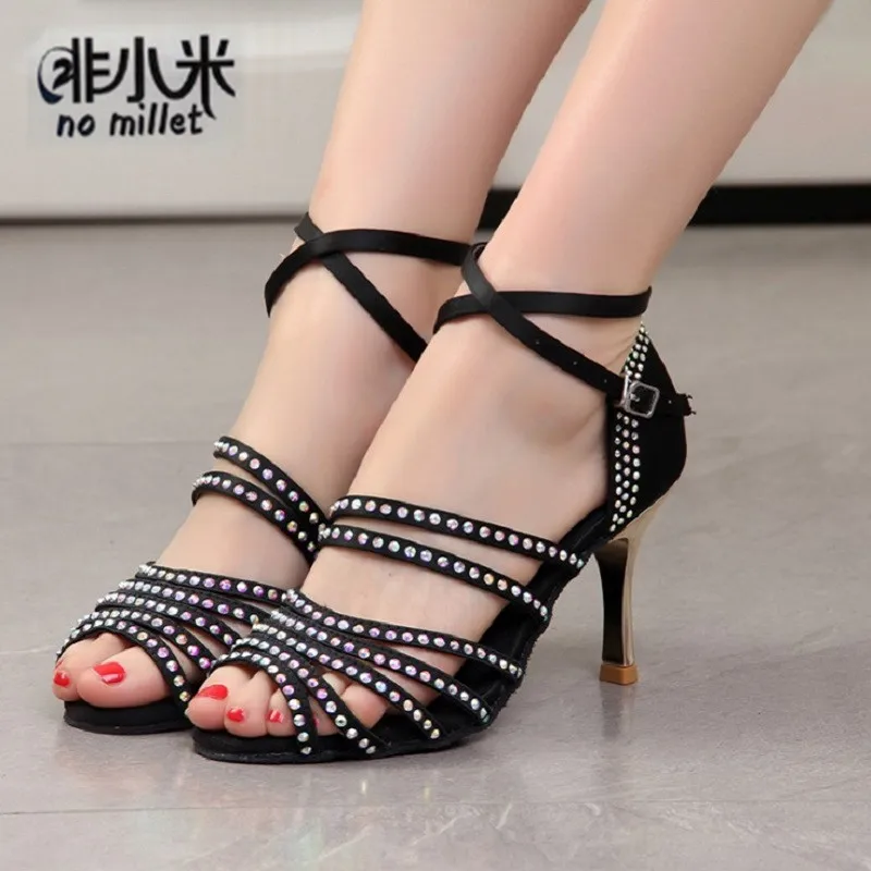 Женская обувь для латинских танцев танцевальная бальных черная атласная с