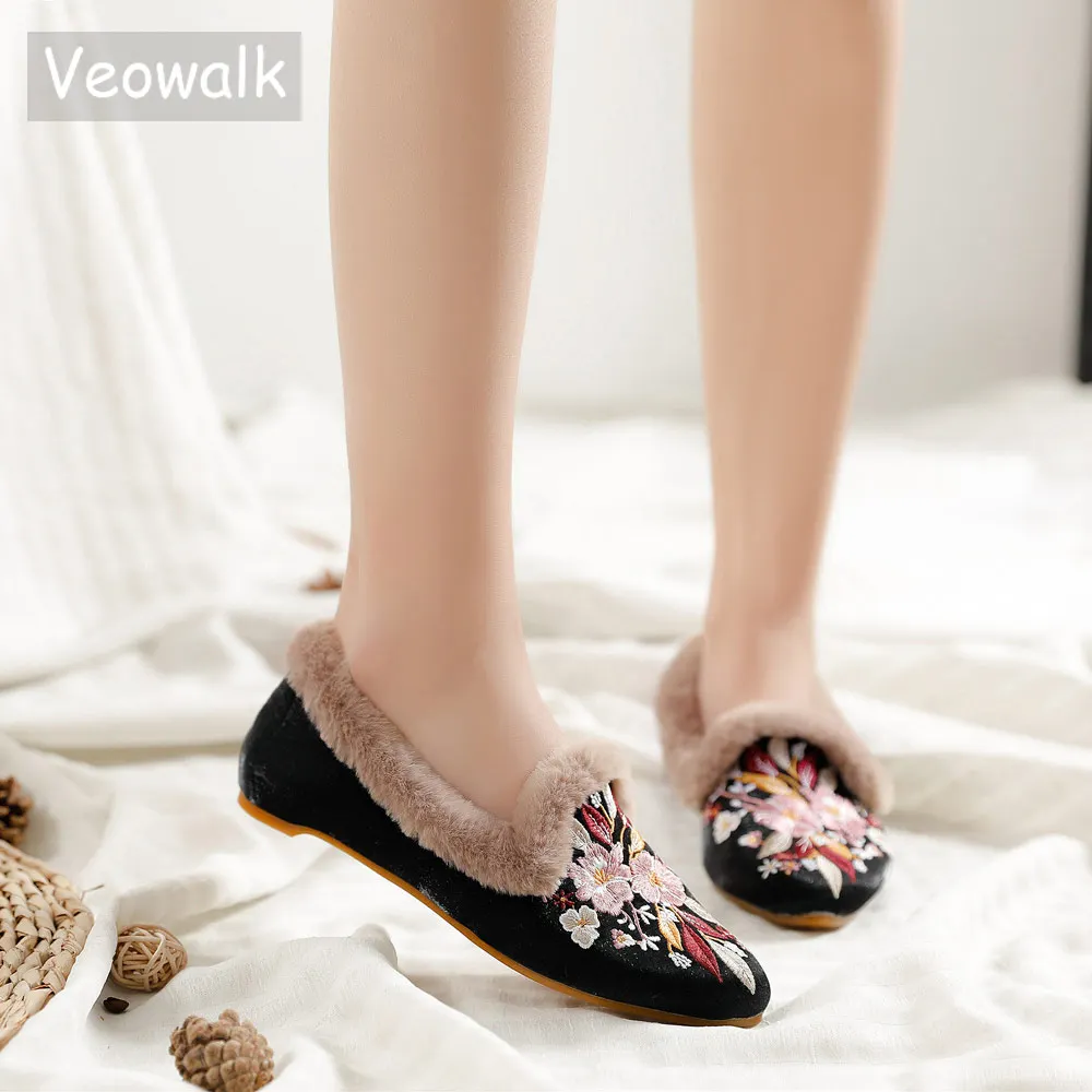 Женские теплые балетки Veowalk с цветочной вышивкой без застежки воротником из