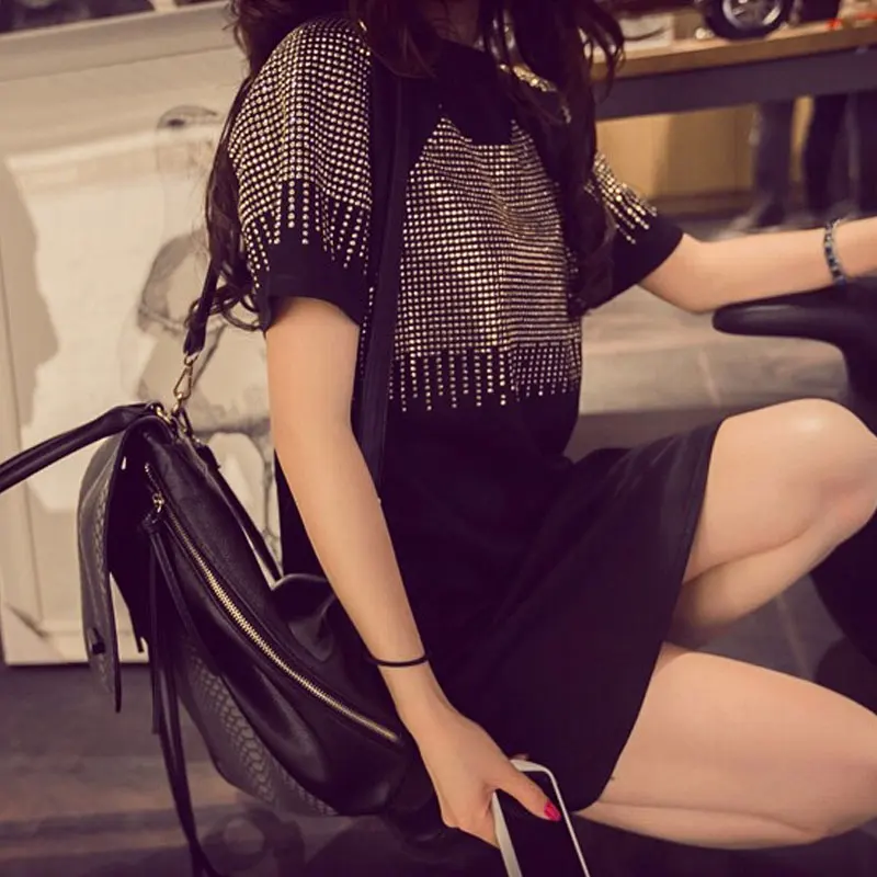 Женское платье рубашка с коротким рукавом черное заклепками и стразами