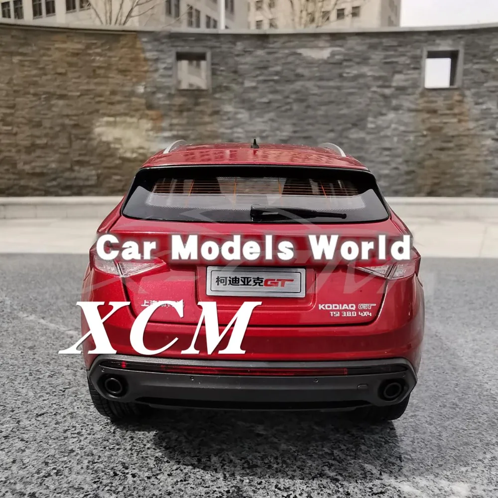 Модель литая автомобиля для внедорожника Kodiaq GT 1:18 (красный) + небольшой