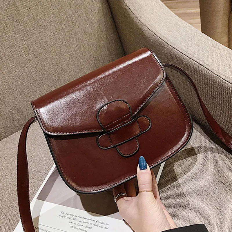 Женская классическая сумка на плечо однотонная из искусственной кожи с