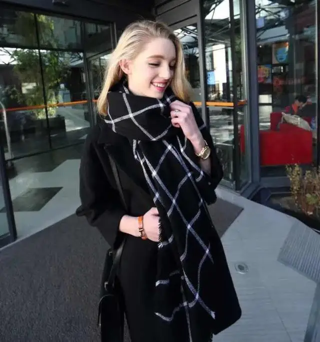 Классический кашемировый шарф в черно белую клетку больших размеров испанский