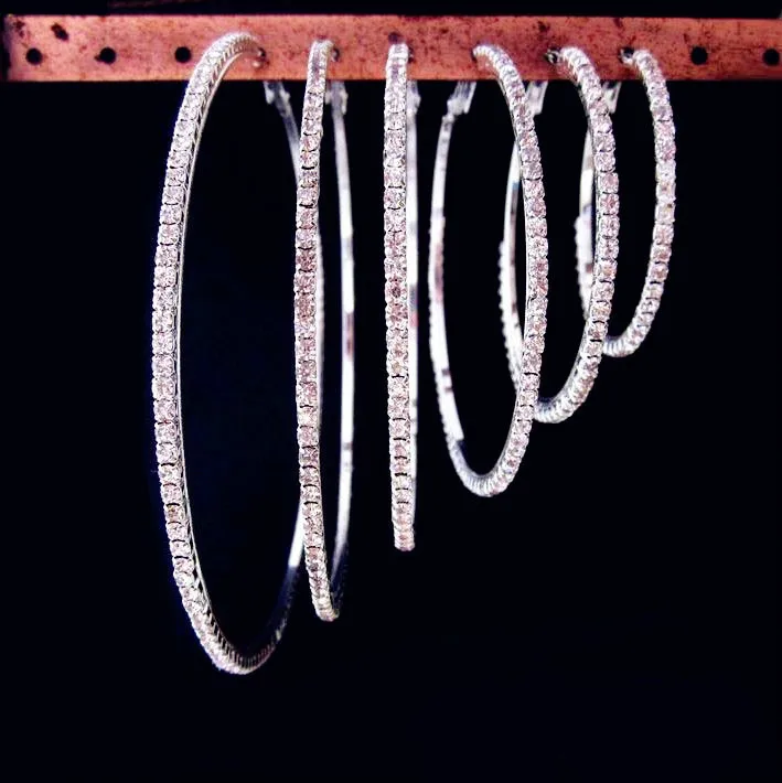 Женские маленькие и большие серьги кольца стразы Классическая бижутерия оптовая