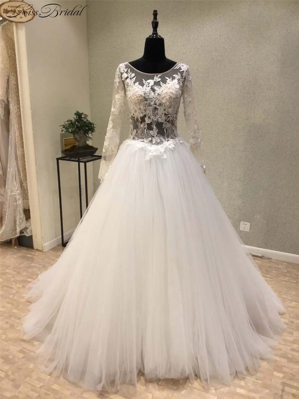 

Sexy New long Wedding Dress 2020 Long Sleeves Chapel Train Appliques Tulle Bridal Gowns Vestido de noiva
