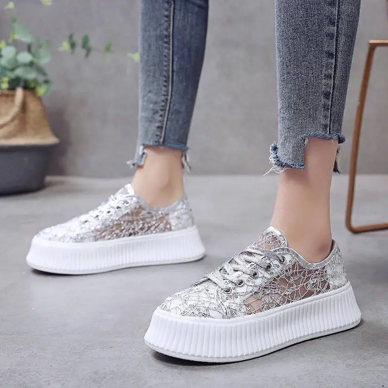 Женские кроссовки в стиле колледж-стрит серебристые золотистые с цветочной