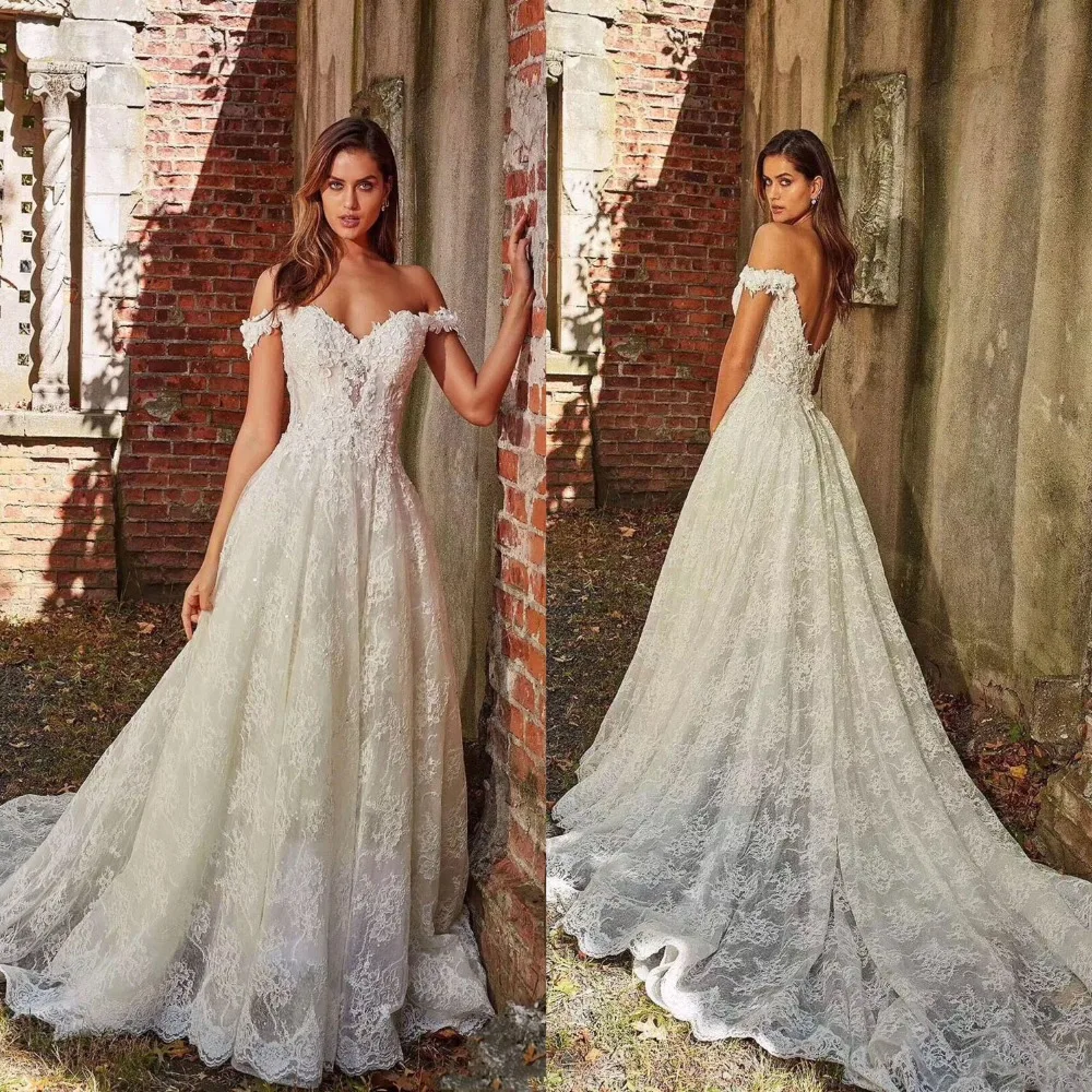 Платье свадебное кружевное ТРАПЕЦИЕВИДНОЕ со шлейфом и открытыми