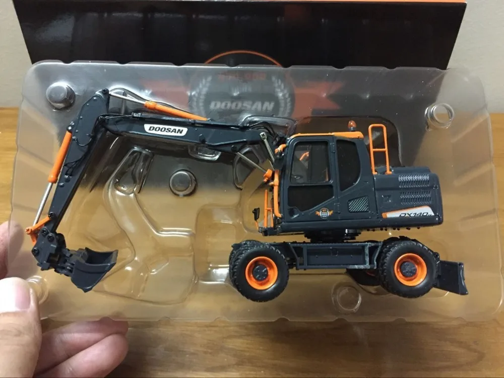 

Collectible Diecast Model Toy Gift 1:50 Scale Doosan DX160W Wheeled Excavators Construction Machinery Alloy Toy Model Decoration