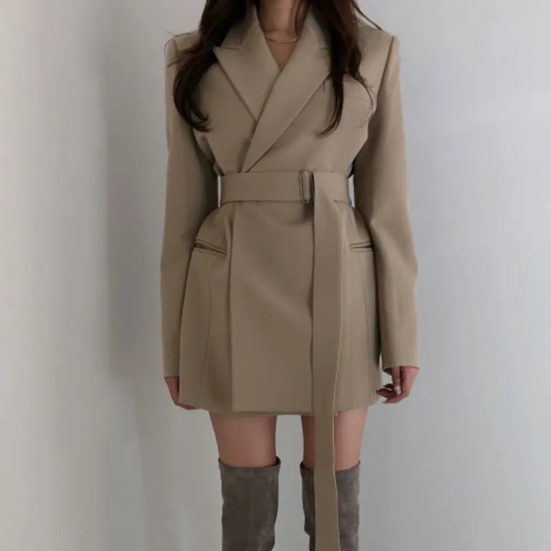 Весенний женский офисный блейзер с поясом однотонный пиджак на пуговицах