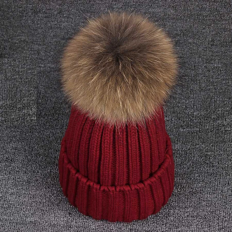 Женские шапки Skullies из натурального меха енота, пушистый помпон, шапки для взрослых, зимние шапки с помпоном, женские вязаные шапочки для девочек