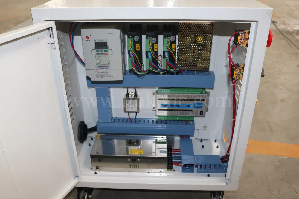 Высокоточный 3 осевой станок для резьбы по дереву/Китайский фрезерный с ЧПУ