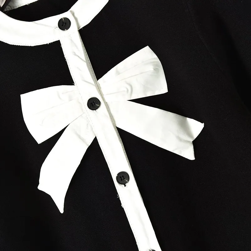 early spring of 2019 with black and white collision splicing butterfly knot lady's style Z81150 knitted cardigan |