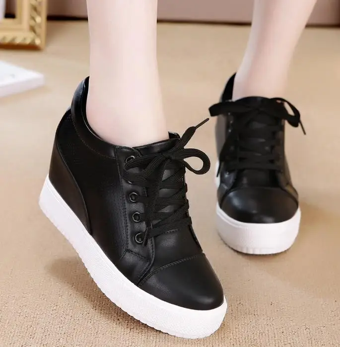 Платформа на высоких каблуках женская обувь на танкетке Chaussure Femme черный, белый цвет Скрытая каблуки лифт обувь Повседневные зимние ботинки