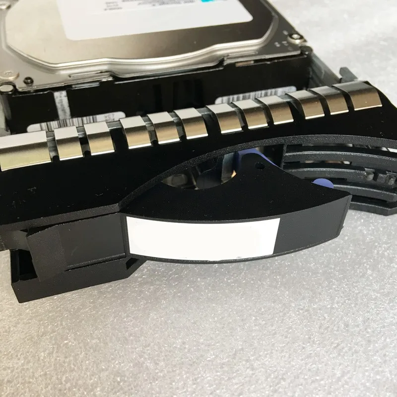 

For 00AR323 V7000 00AR422 00AR488 600G 15K 12Gb SAS 2.5 tested good and contact us for right photo