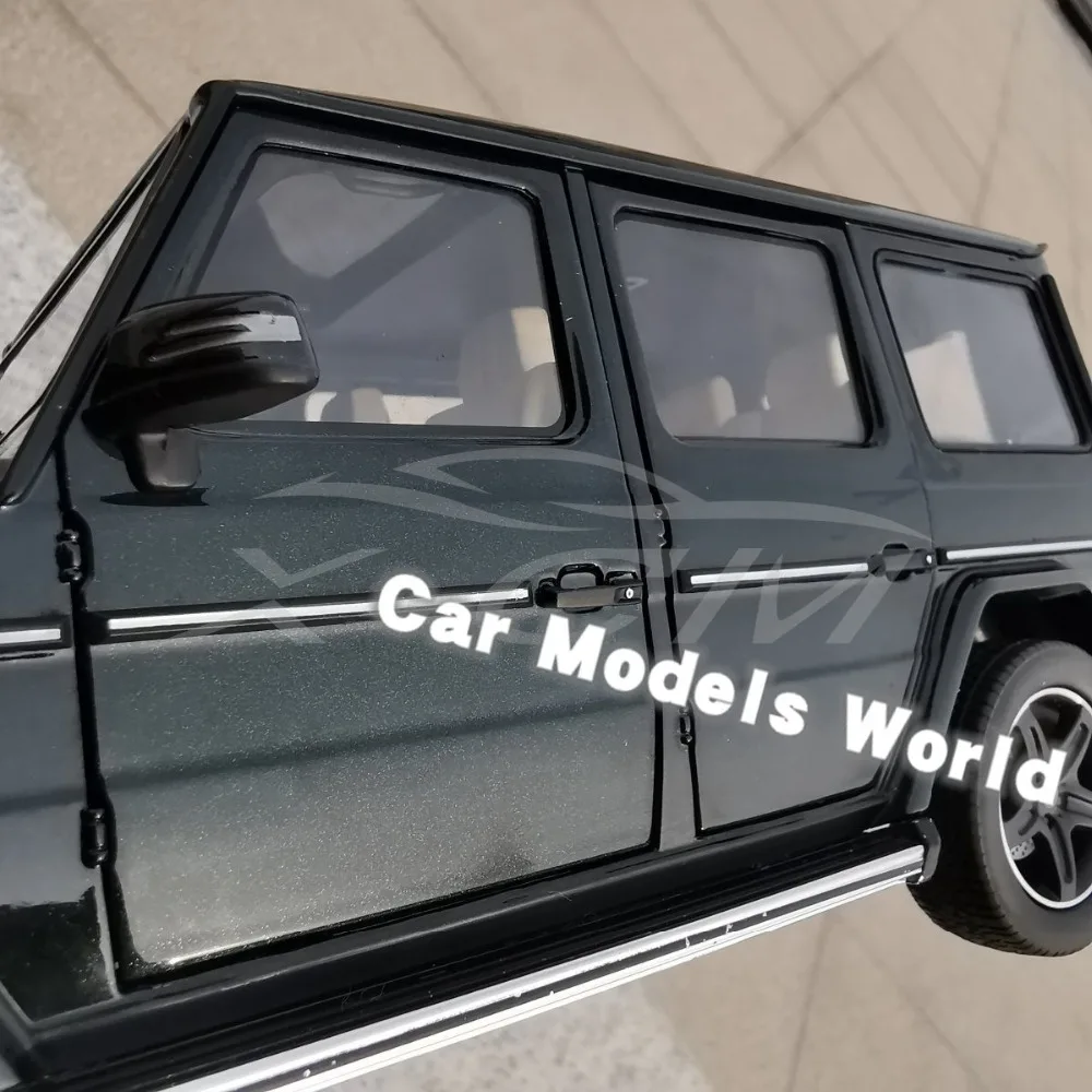 Модель автомобиля под давлением для iScale G Class klase (темно зеленый) 1:18 + небольшой