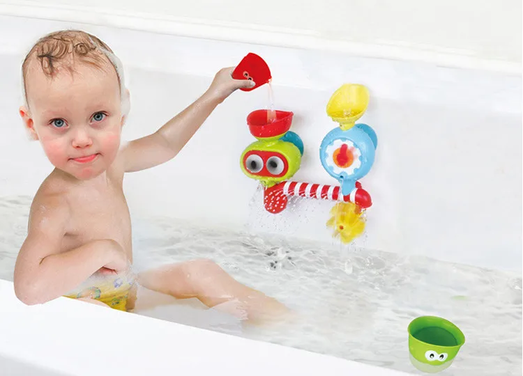 Детский бассейн ванна душ ванная комната вокруг детские игрушки брызг воды кран |