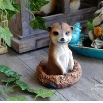 Милый эльфийском Смола моделирование маленький meerkat сад во внутреннем дворике
