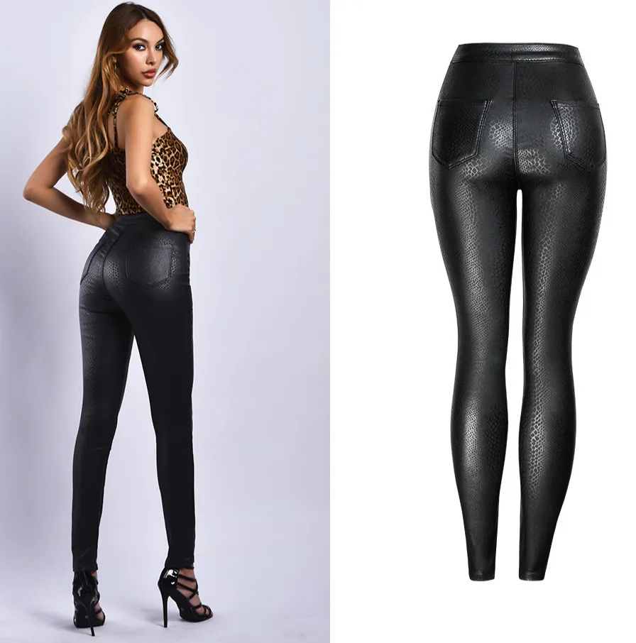 Женские брюки карандаш LOGAMI черные кожаные со змеиным принтом на пуговицах из