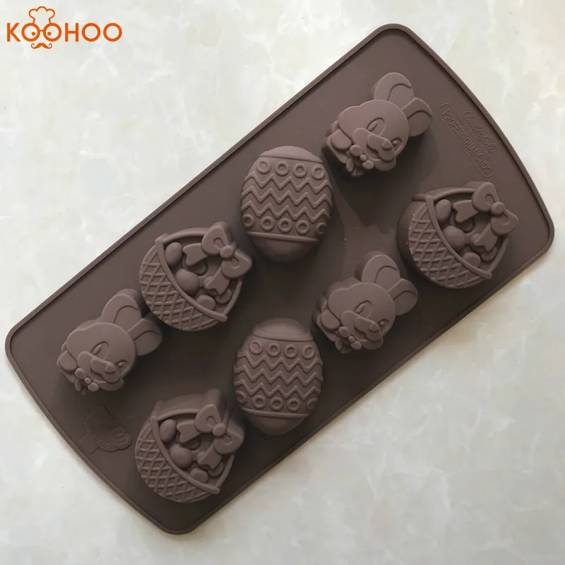 Koohoo и желтыми бантами на плечах с изображением пасхального яйца кроликов