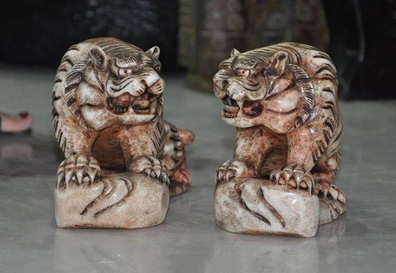 

wedding decoration Rare China Fengshui Natural Old jade hand-carved Zodiac Animal Tiger Statue Pair New Year