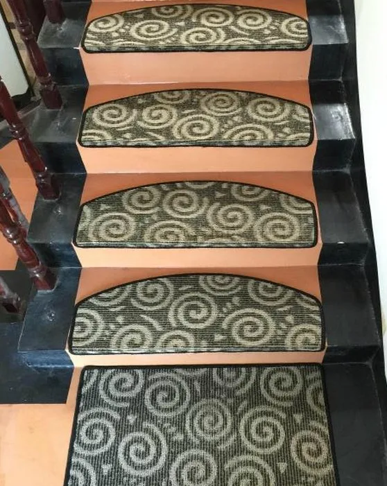 Полосатые лестницы изготовленные на заказ пять узоров противоскользящие