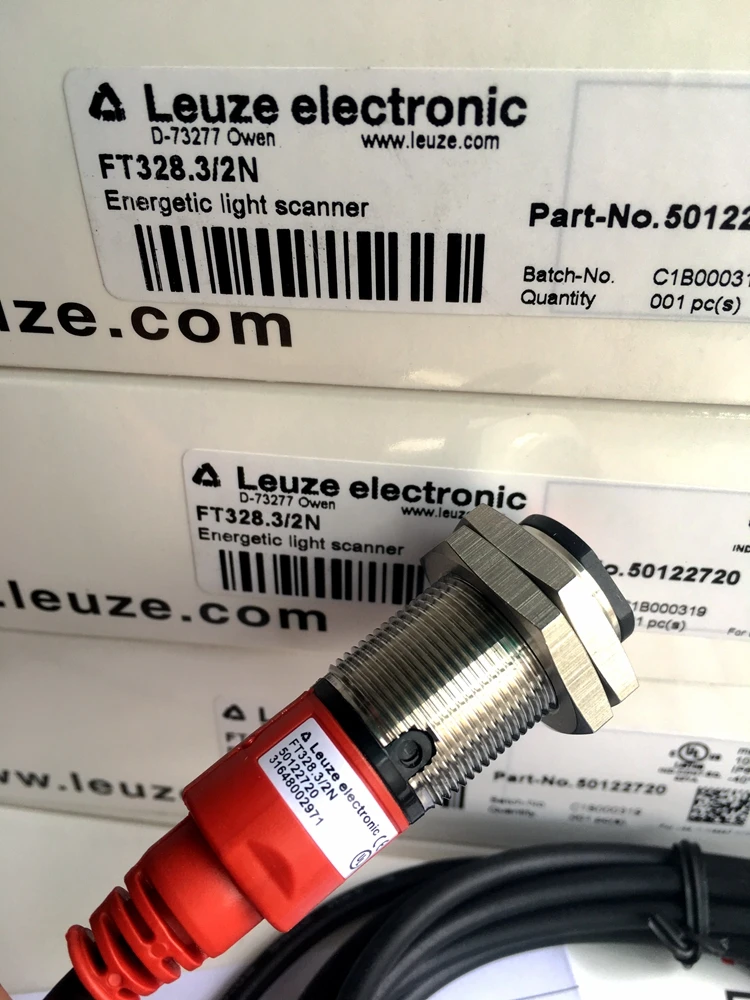 

Brand new original German Leuze photoelectric switch RT 318M/N-100.11 FT328.3/2N
