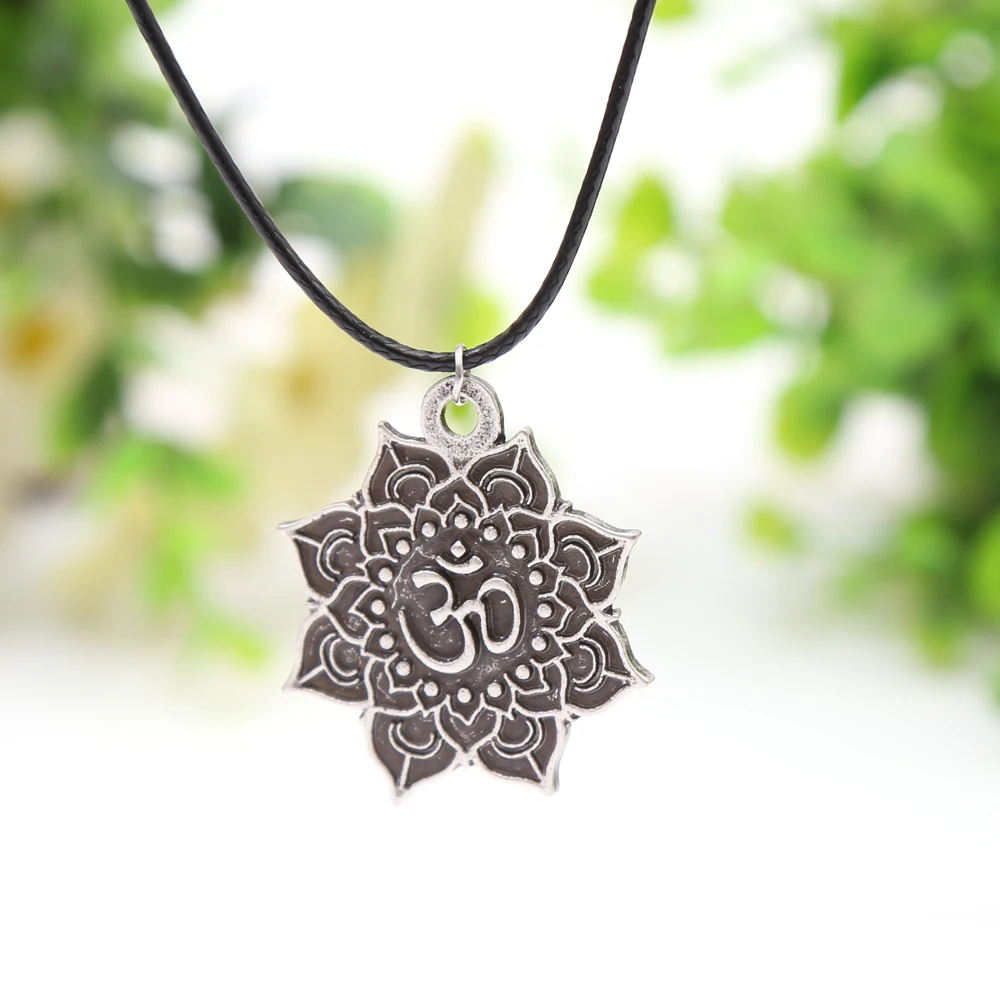 

1pcs Lotus Om Necklace Pendant Retro Tibet Mandala Spiritual Amulet Pagan Wiccan Talisman Religious jewelry 4030
