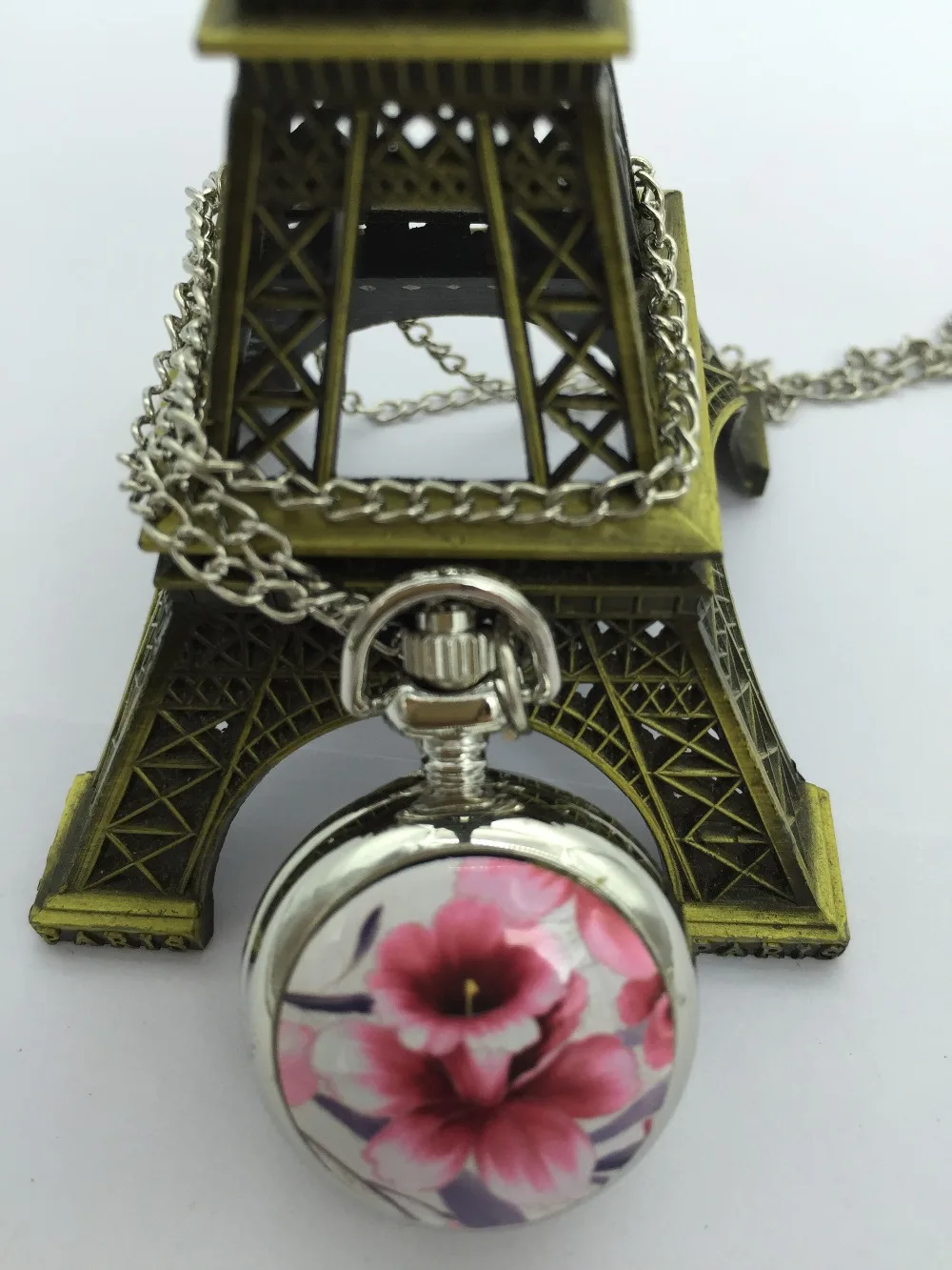Ожерелье и часы карманные с цветным цветочным рисунком| |