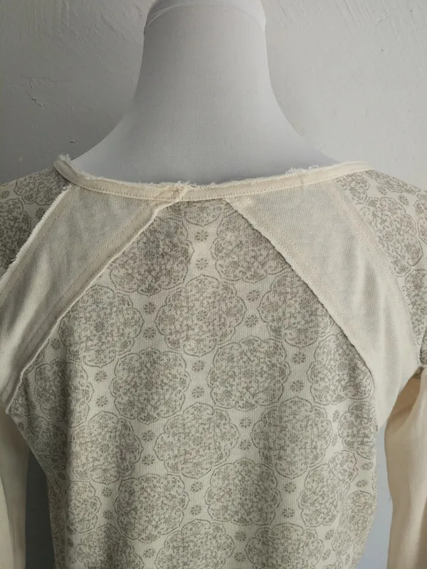 

Women's Print Raglan Sweatshirt USA Size S