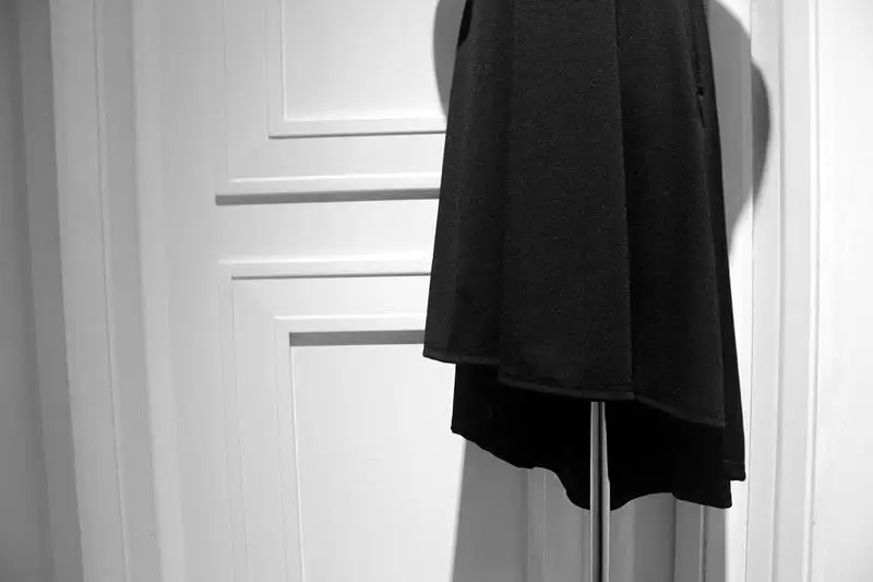 Женское винтажное платье без рукавов повседневное черное асимметричное в стиле