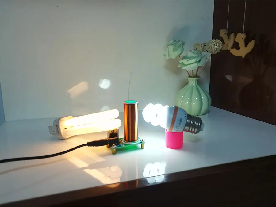 Мини Tesla Coil Kit магический реквизит пустая технология освещения электронное