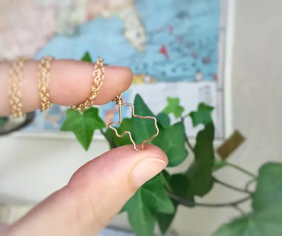 

Outline Texas State Map Necklaces Hollow Tiny Texan Map Necklace American USA Geometric Silhouettes TX State Necklaces