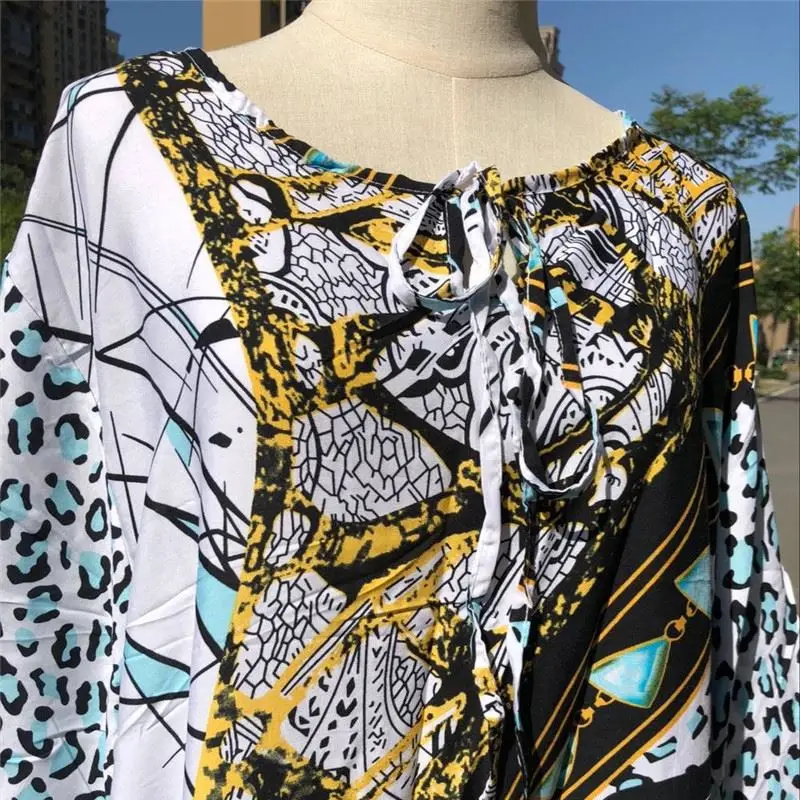 2020 платье в стиле бохо разноцветное мини с рукавом три четверти и завязкой на шее