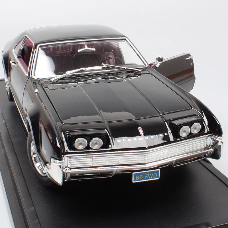 Дорожный знак большой GM 1966 Olds мобильный Toronado Металл 1/18 Масштаб Модель классический автомобиль авто Diecasts транспортные средства миниатюрные детские игрушки