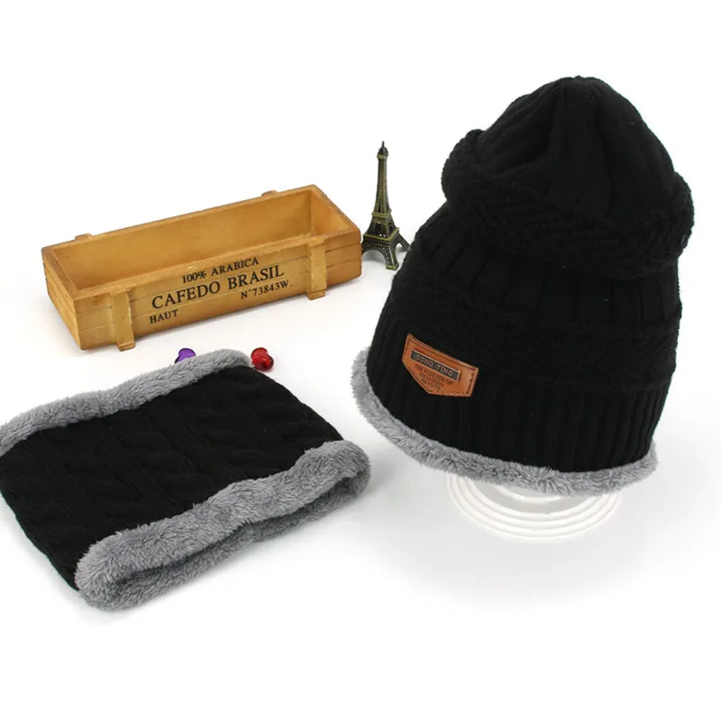 Новая вязаная крючком бархатная шапка и шарф на осень зиму комплект для