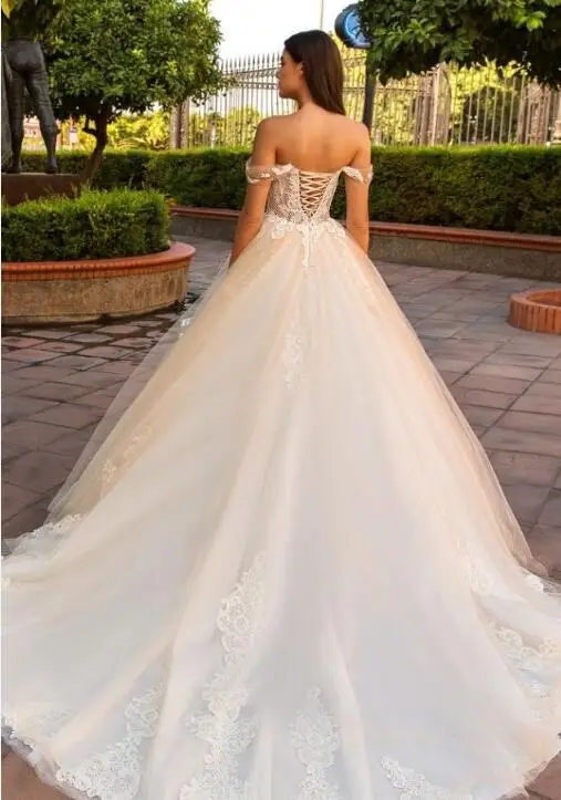 Кружевные свадебные платья цвета шампанского с открытыми плечами и шнуровкой