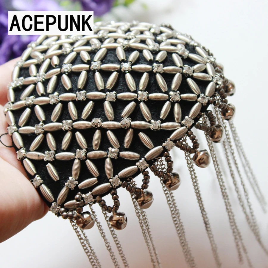 

Punk Retro Wild Exaggeration Rivet Fringed Epaulets Brooch With Bells Nightclub Shoulder Mark Metal Tassel Badges Epaulette
