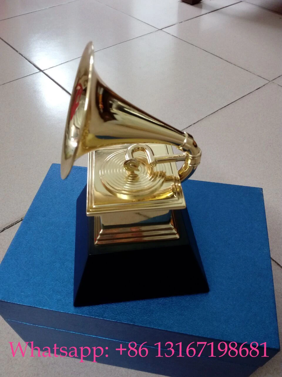 2018 THE 60 TH GRAMMYS Awards Gramophone Metal Trophy by NARAS 18.5cm Height Nice Gift Souvenir Collection And Free Shipping
