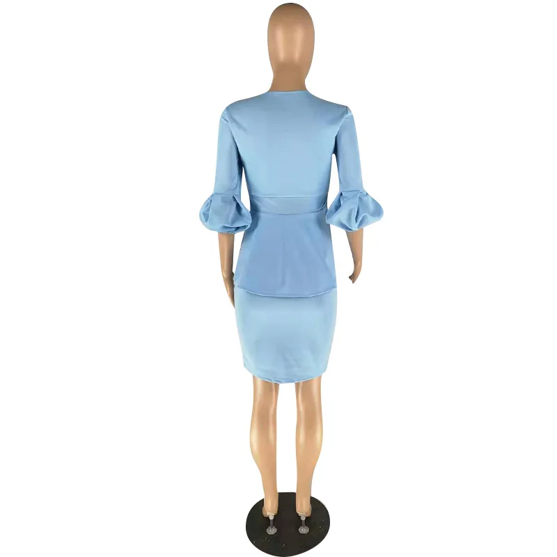 Модный стильный однотонный костюм двойка с рукавами фонариками для