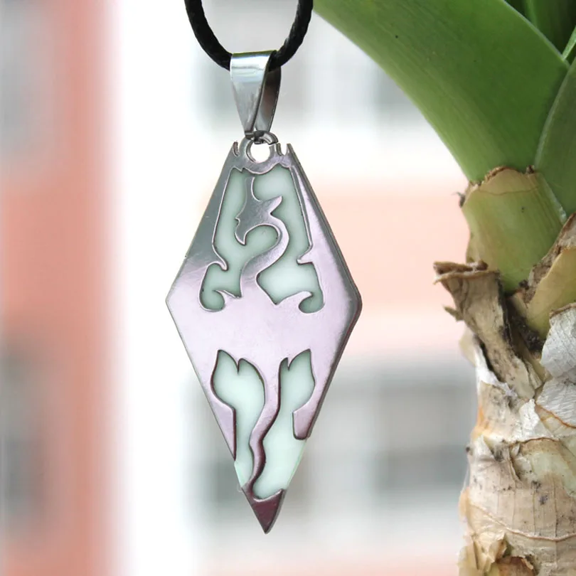 Glowing Dragon necklace Punk Necklace Pendants Necklaces GLOW in the DARK Akaviri amulet gift | Украшения и аксессуары