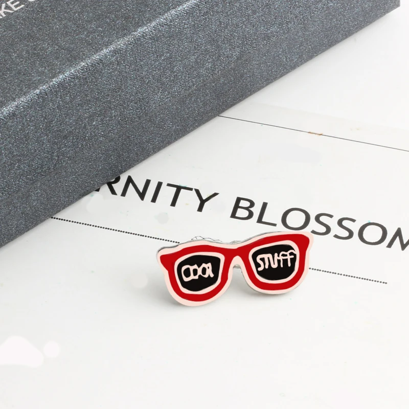 Мультяшные Броши собака солнцезащитные очки для щенят взрыва жизни