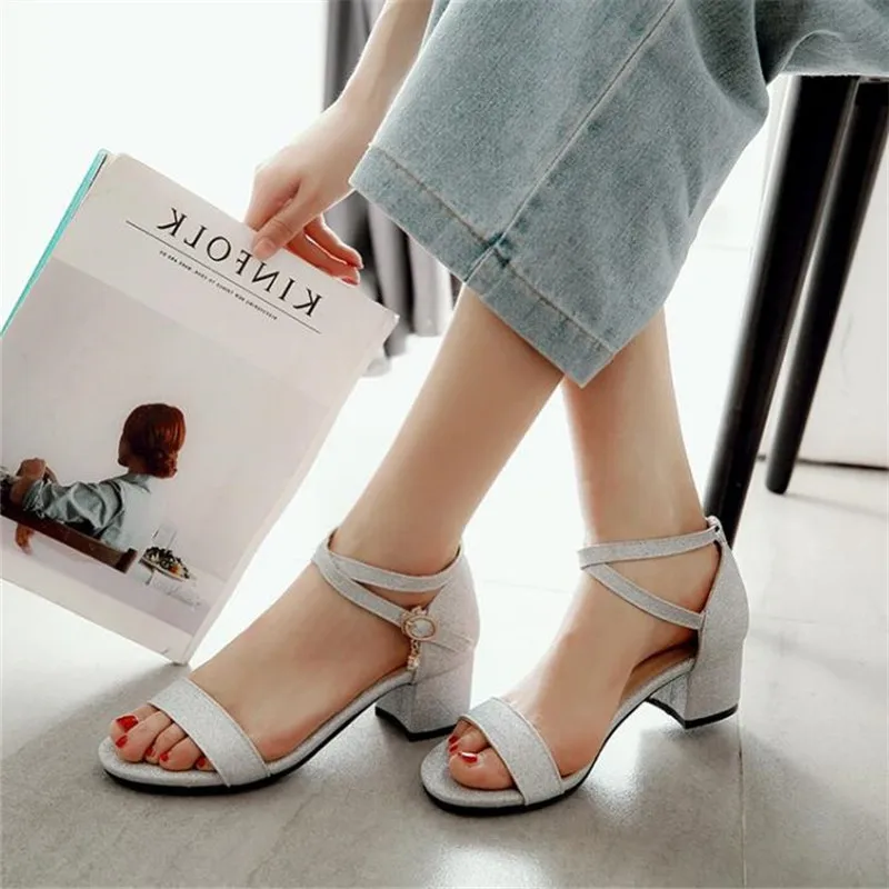 Летние женские сандалии на высоком каблуке с новым рисунком в европейском и